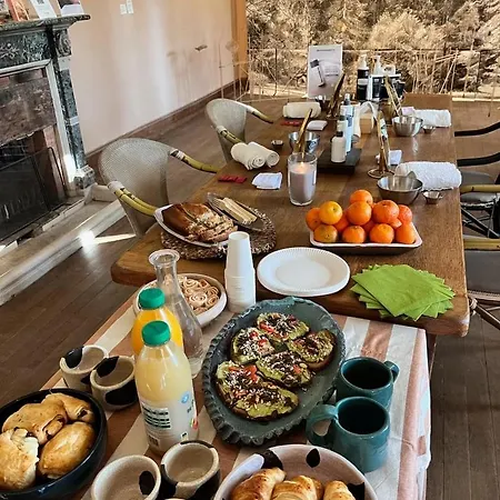 Magdala Arts & Bed & Breakfast *