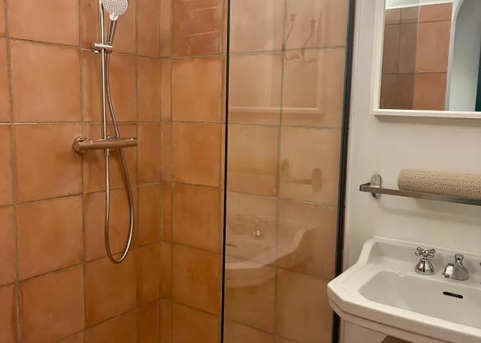 Magdala Arts&résidence Couette-café Hyères