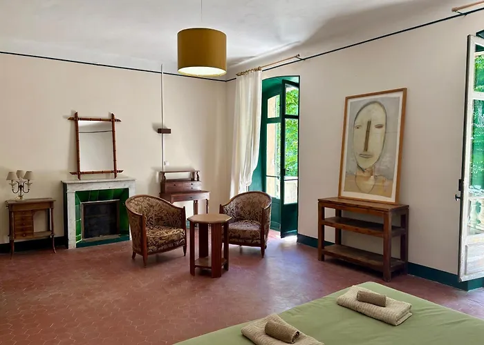 Magdala Arts&résidence Couette-café Hyères