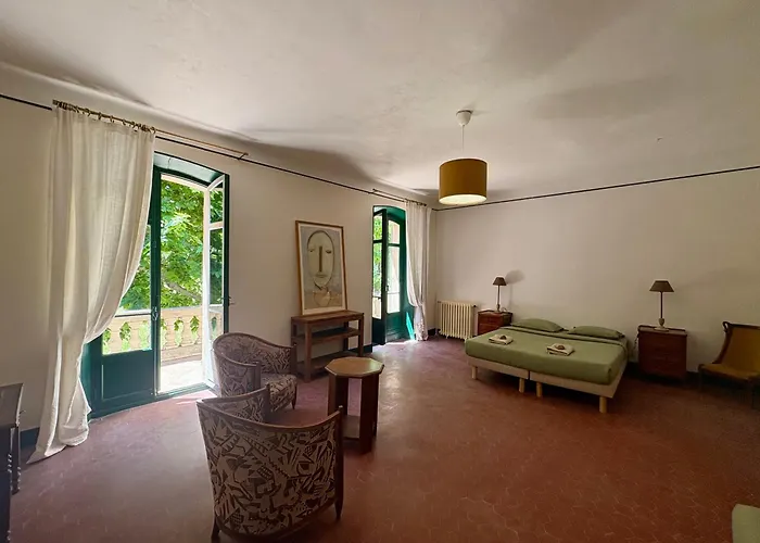 Magdala Arts&résidence Couette-café Hyères