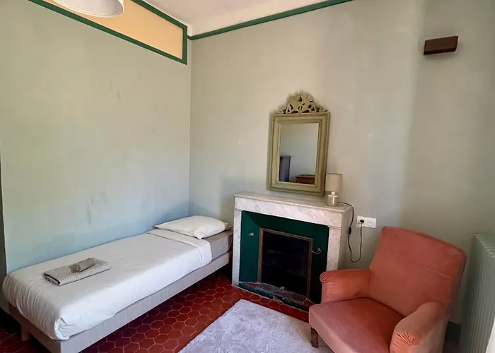 Magdala Arts&résidence Couette-café Hyères